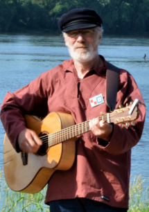 Jean: capitaine, guitare et chant